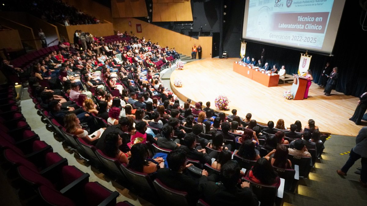 ipn_sad's tweet photo. 🎉🎓Muchas felicidades a nuestros egresados del  #CECyT6 "Miguel Othón de Mendizábal" de la Carrera Tec. en Laboratorista Clínico, quienes nos permitieron compartir este importante momento en compañía de sus padres, el día de hoy en representación del Mtro. @JavierTapiaS_mx  la Lic. @Heidi_Elizalde,  quien los motivo a través de su mensaje a continuar con el legado Cárdenista y siempre tener presente en su corazón y en su actuar hacer patria 👏🏻