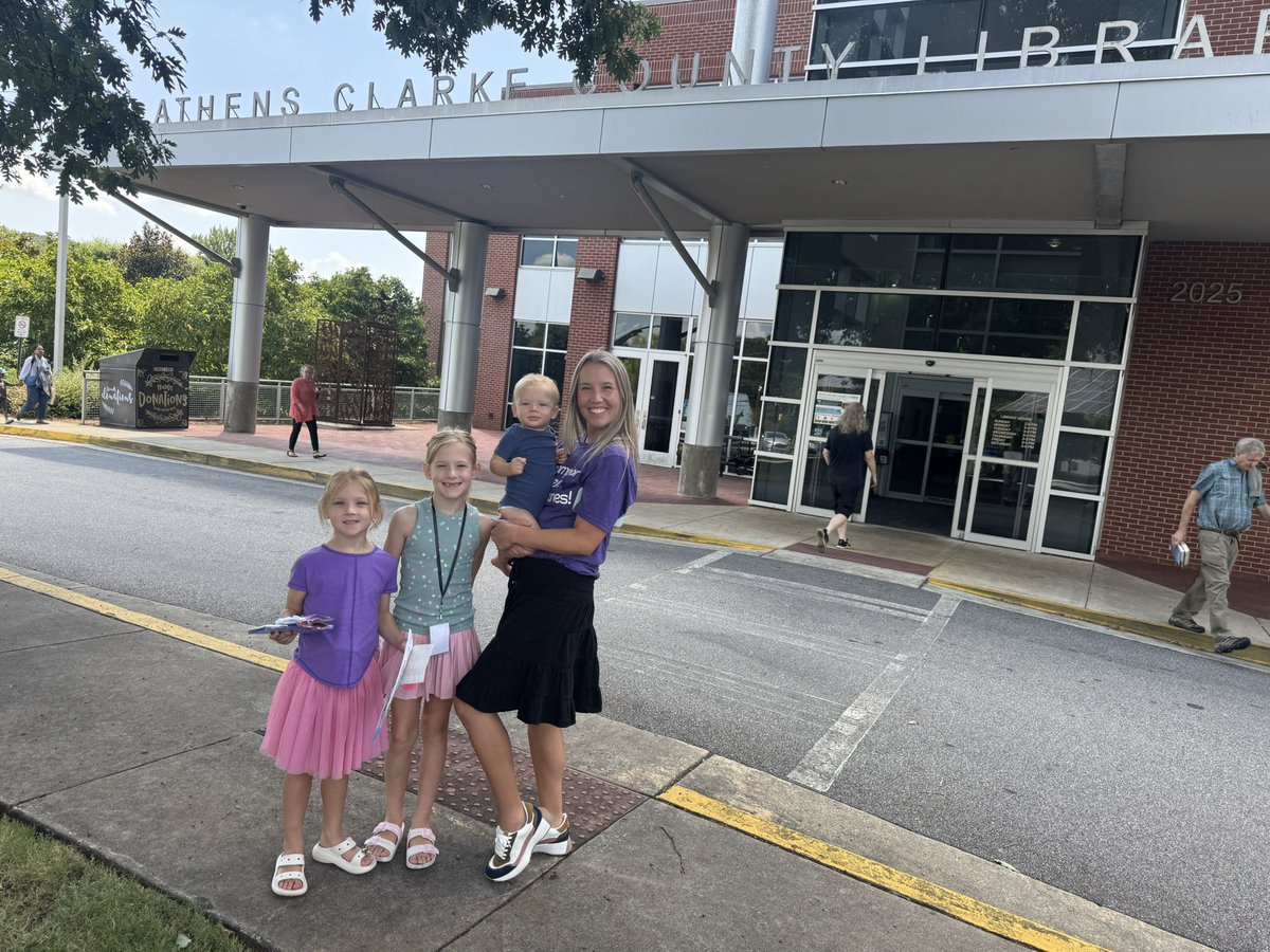 NapierKurt's tweet image. We’re in Athens, GA this week for my wife’s work training. We saw a Gator at the zoo. Left some artwork at the local library. 🐊