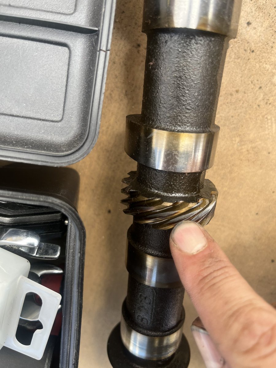 Cam swap! New cam, lifters, pushrods, distributor. If this doesn't fix the clacking, IM PUTTING IN A V8! 🤘🏻💪🏻 Have a great Tuesday everyone. 
Is there a big project YOU'RE getting into? Let me know!