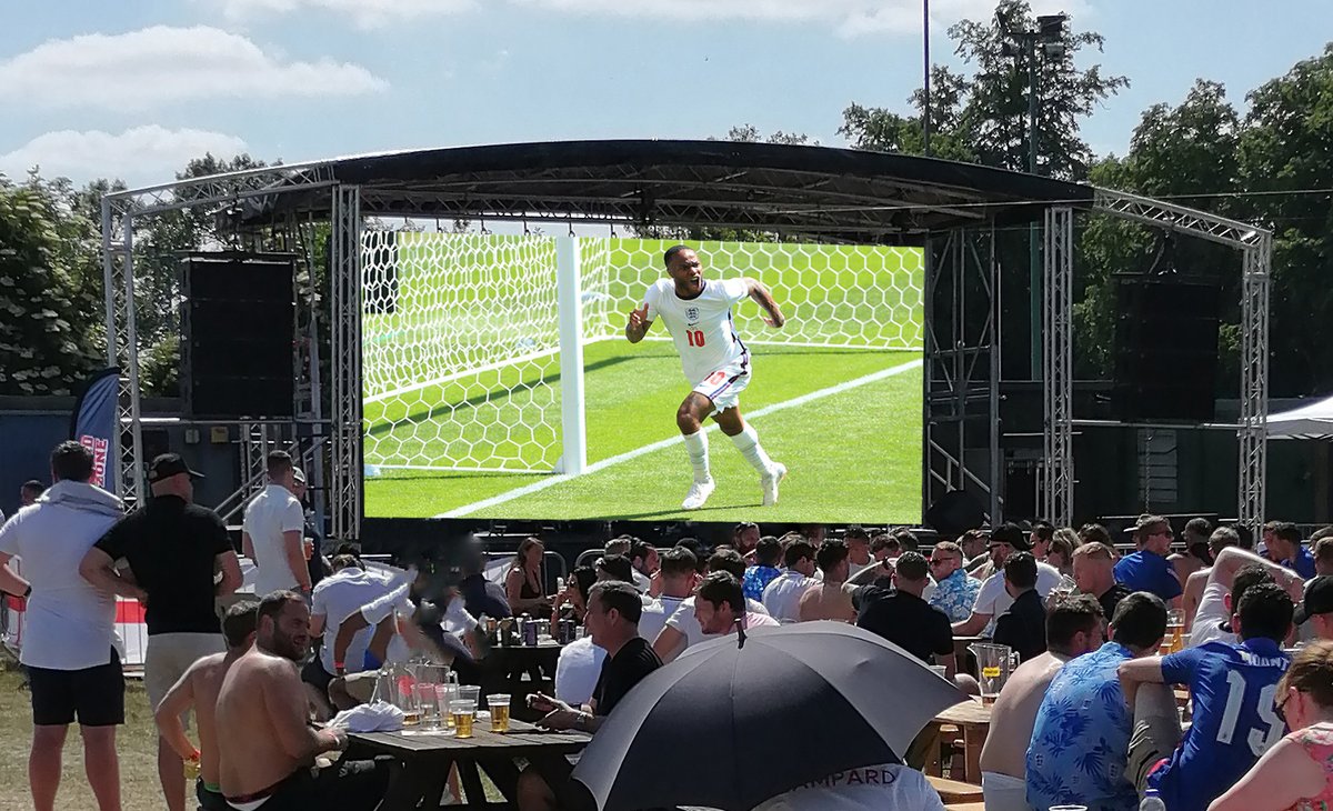 pa_hire_oxford's tweet image. 🏆 Watch England Woman's EURO 2025 Final in epic style!
📺 Hire a giant LED screen for your fan zone or public screening.
#EURO2025 #Euro2025Final #LEDscreenhire #FanZone #BigScreenFootball #PublicScreening #UEFA2025 #EurosOnTheBigScreen #EnglandEvents
