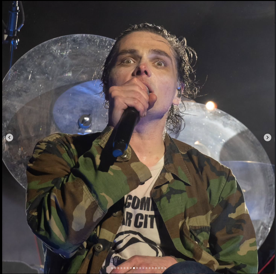 fix_your__heart's tweet image. they're so beautiful. sweetheart.π₯Ή
via elizabeth.pge on instagram
#mcrsf