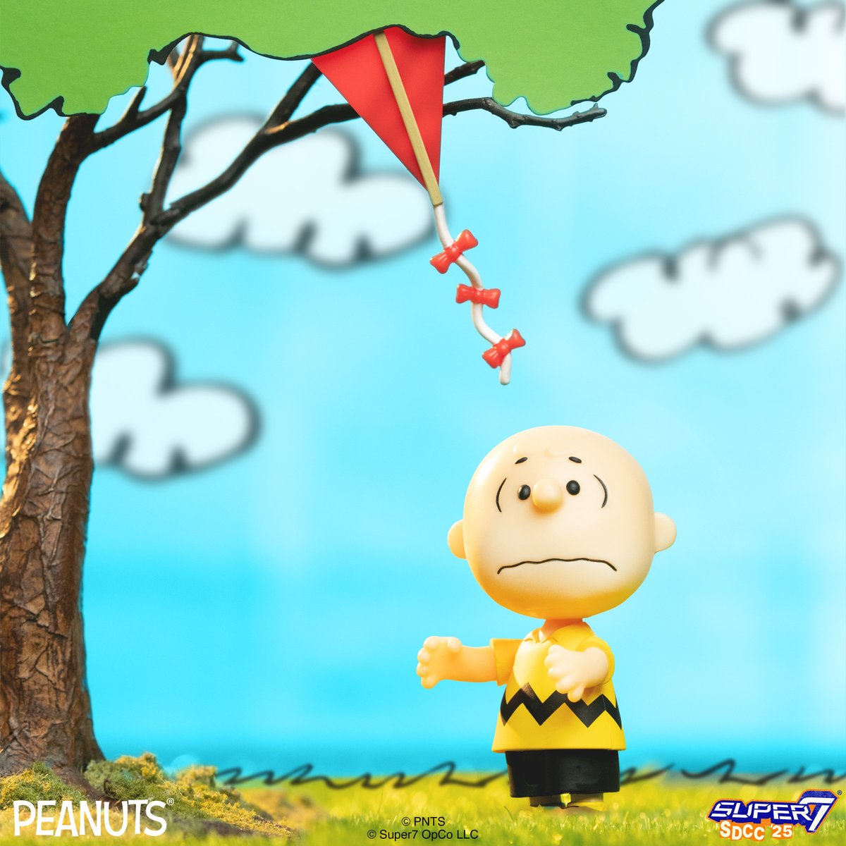 super7store's tweet image. Chomp! Chomp! Chomp! The Kite-Eating Tree is after Charlie Brown’s kite again. Hurry to catch this San Diego Comic-Con exclusive ReAction Figures Diorama Box set. Coming soon! #Super7 #SDCC