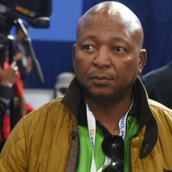 JohnyKwena's tweet image. Mapantiti a bereka straight @Kenny_T_Kunene @GaytonMcK
Next is money used to buy sewelele and business Gayton is owning in Zimbabwe 🇿🇼 @MYANC @Our_DA @ParliamentofRSA