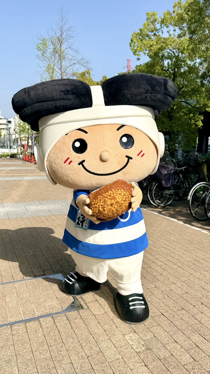 tryhigashiosaka's tweet image. おはよやでぇ☀️きょうは #日本最高気温の日 やねんてぇ🌡️あつすぎてとろけそうやぁ🫠カレーパンもアチアチやでっ🍛❤️🔥
みんなも熱中症にきぃつけて、水分・塩分しっかりな〜🍙🥤❣️
#東大阪市 #トライくん