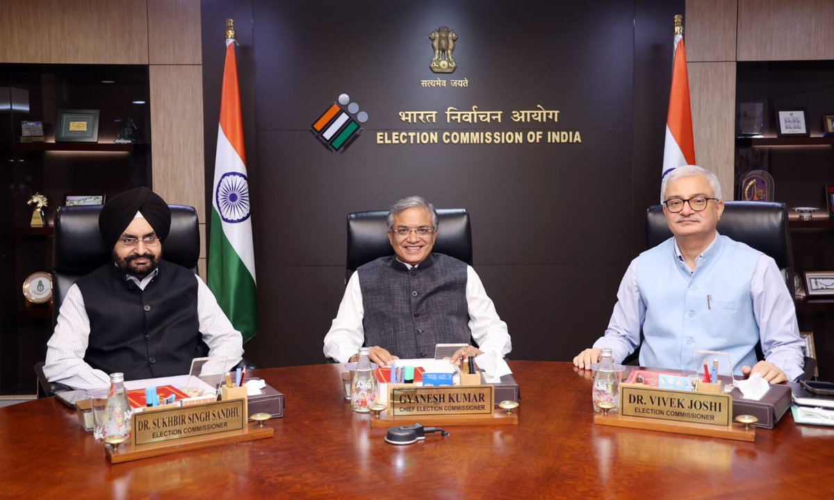 #CEC ज्ञानेश कुमार और ईसी डॉ. सुखबीर सिंह संधू और डॉ. विवेक जोशी ने सीपीआई (मार्क्सवादी-लेनिनवादी (लिबरेशन)) के एक प्रतिनिधिमंडल के साथ बातचीत की, जिसका नेतृत्व इसके प्राधिकरण प्रतिनिधि संजय शर्मा ने किया और दिल्ली के निर्वाचन सदन में उनके सुझाव प्राप्त किए।