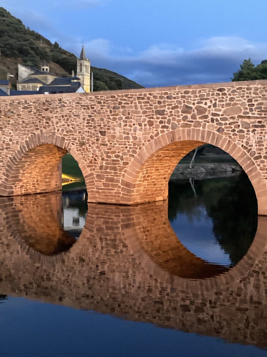 PuriRamirezJ's tweet image. Buenas noches y soñad bonito! ⭐️⭐️⭐️ #Molinaseca #Ponferrada #Bierzo