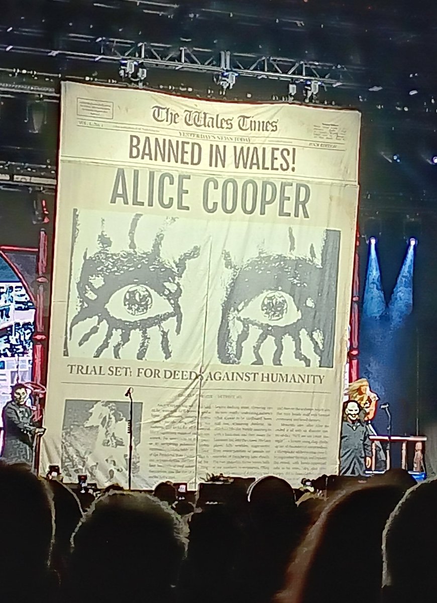 ametcalfe42's tweet image. Amazing as always, @alicecooper simply blew the roof of in #Cardiff tonight and lovely touch to mark #ozzyosbourne passing at the end. As always, if you are seeing him &amp;amp; the band on this tour, you are in for a treat.