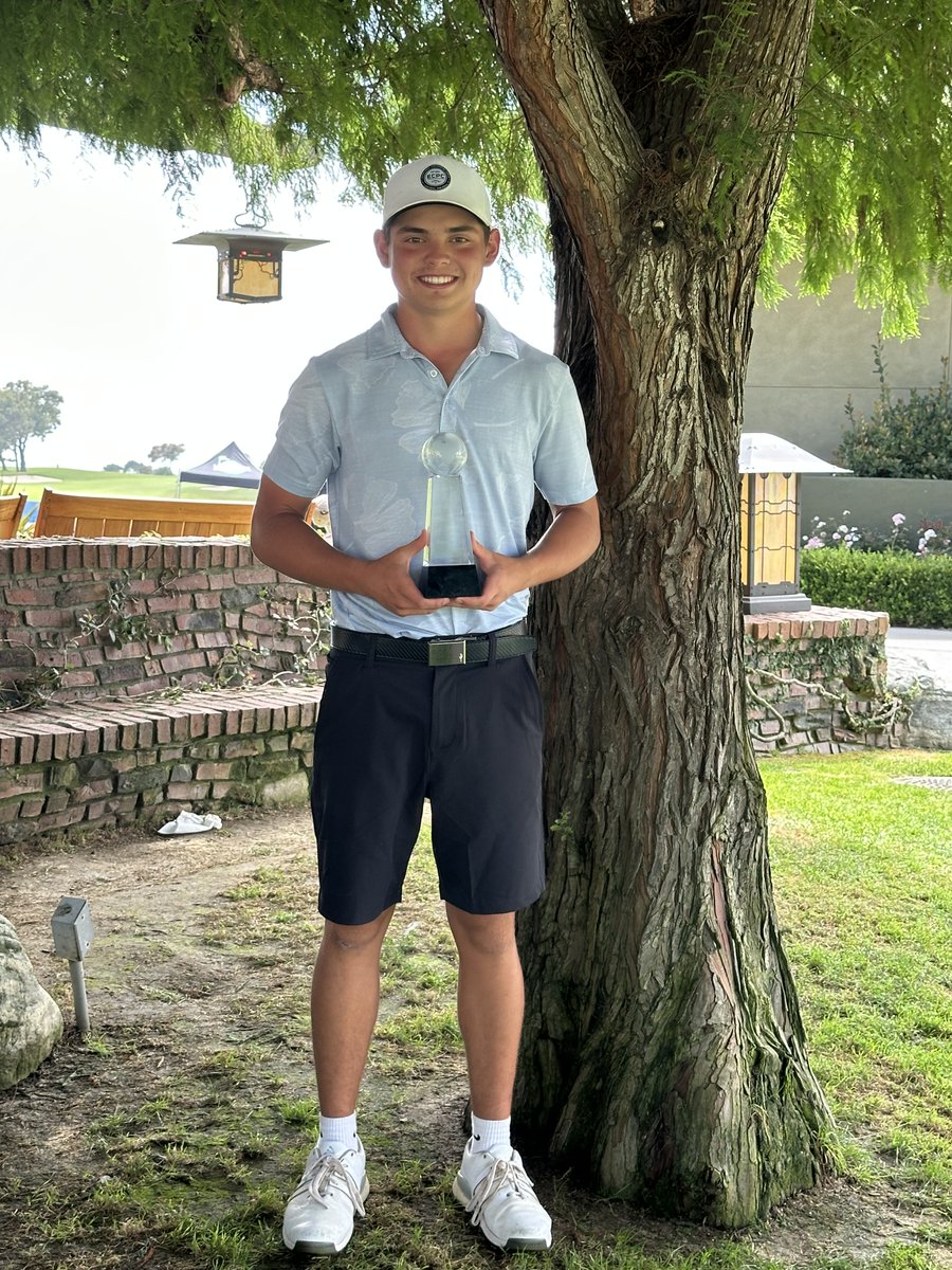 pwmoses11's tweet image. Still trying to wrap my head around what @perry_pumas junior Ethan Butters accomplished in consecutive weeks this July...🏐🥈⛳️🥈
My @sportscronkite feature on Butters and how golf and volleyball have made him a better athlete:
cronkitenews.azpbs.org/2025/07/22/2-s…
#AAUVBNatls #golf