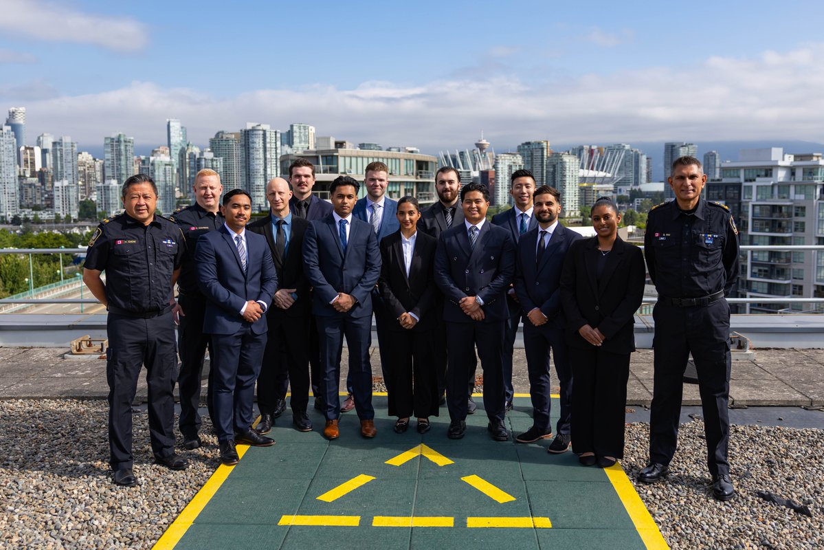 VPDChiefRai's tweet image. Today, I had the privilege of swearing in 11 new VPD pre-recruits. Their diverse backgrounds include firefighting, military service, police civilian roles, fitness training, volunteer work, and six former VPD special municipal officers. Among them are also two family members of…