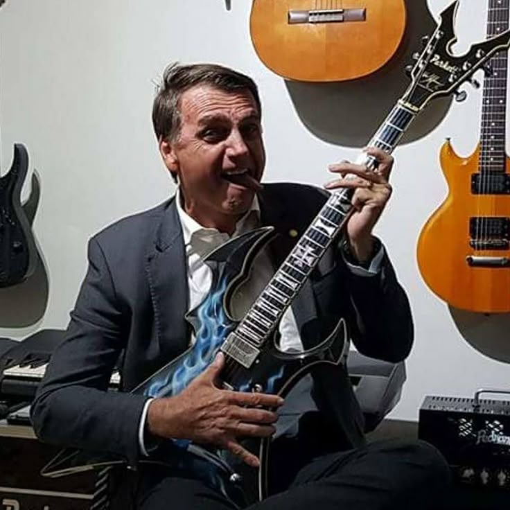 tsaeditora's tweet image. Eu to com um pressentimento de que outro astro do rock vai nos deixar em breve, e de forma trágica