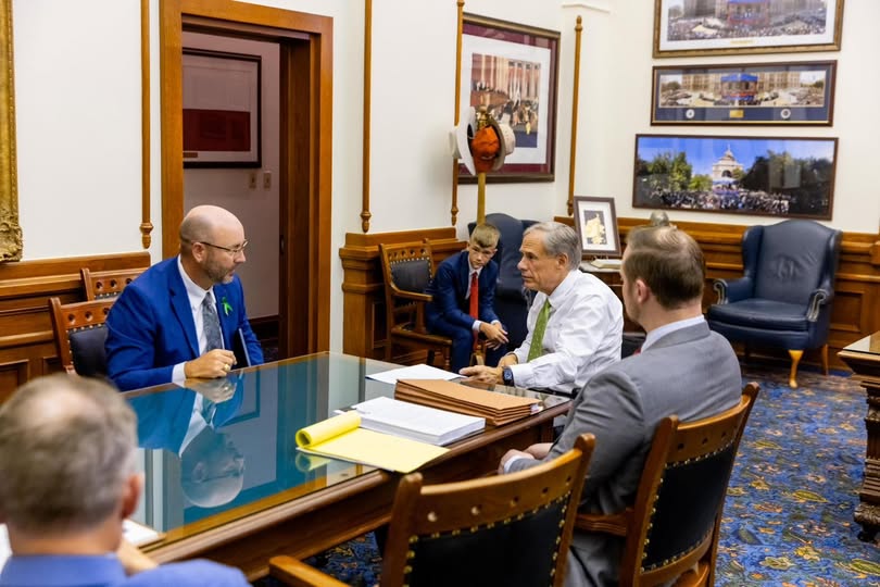 KLTV7's tweet image. Rep. Harris meets with governor on groundwater legislation
Here is how it went: shorturl.at/MLdLj?utm_sour…