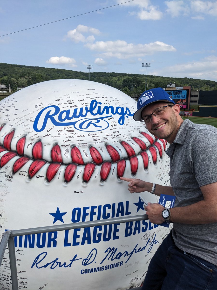 ZackRaab's tweet image. This was totally epic. Honored to have gotten a spot on the World's Most Autographed Baseball.
A baseball bucket list item for me that I never could have dreamed about.