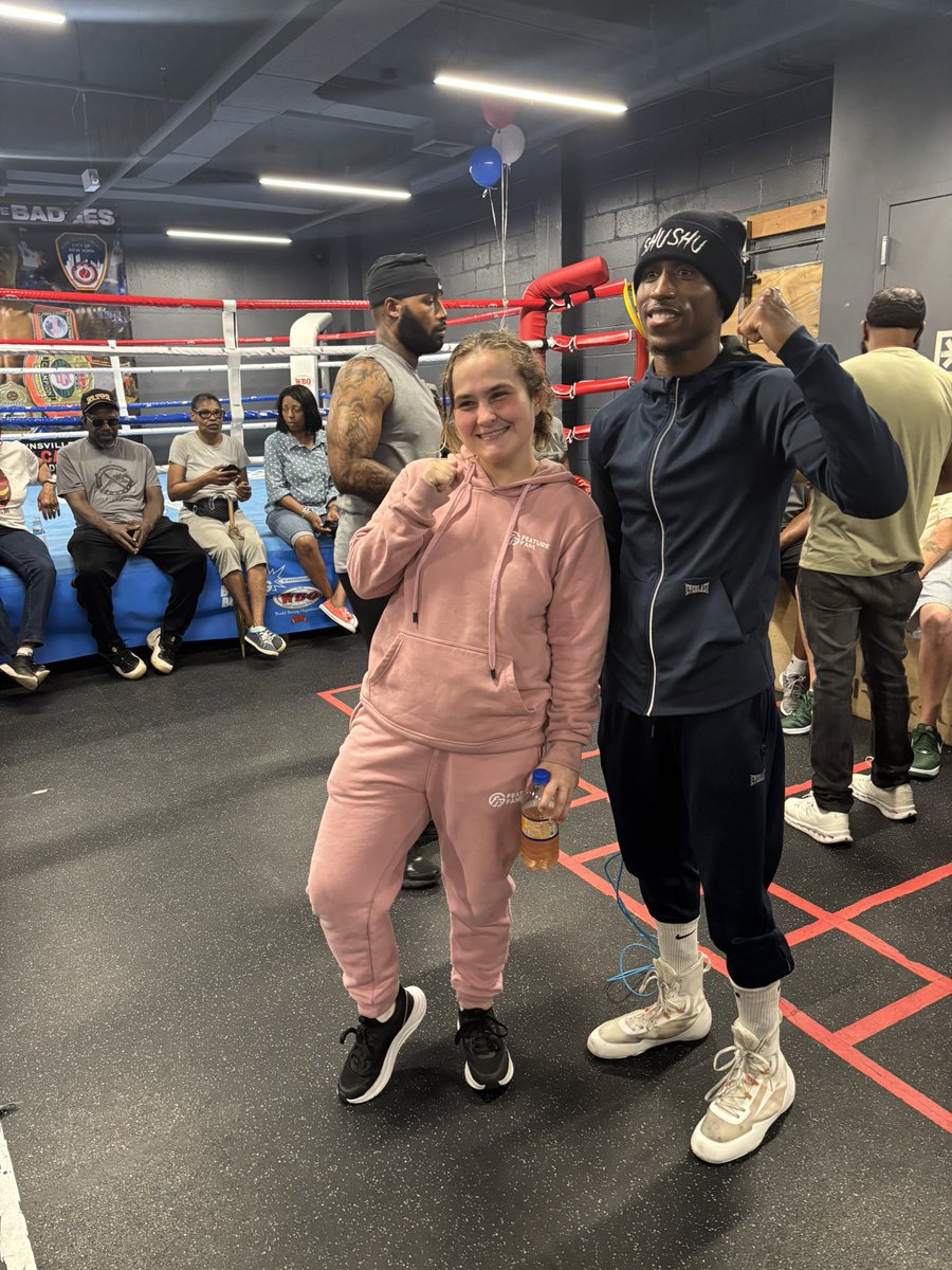 brooklynbarwick's tweet image. Shu York City showed up for @B_Carrington1 in Flatbush. Such a genuine dude and accommodating to all of his fans 🥊