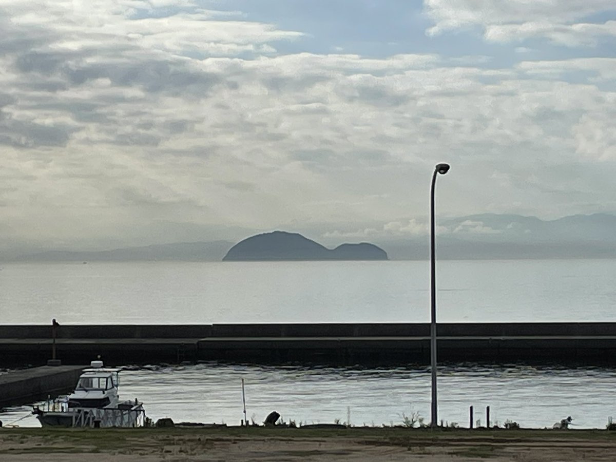 YujiMitani2's tweet image. おはようございます👋😊🍀✨🥤 本日も宜しくお願いします。🙇♂️ エアコンの温度を下げ過ぎて寒い朝の水曜日💦 熱中症にご注意されてください!