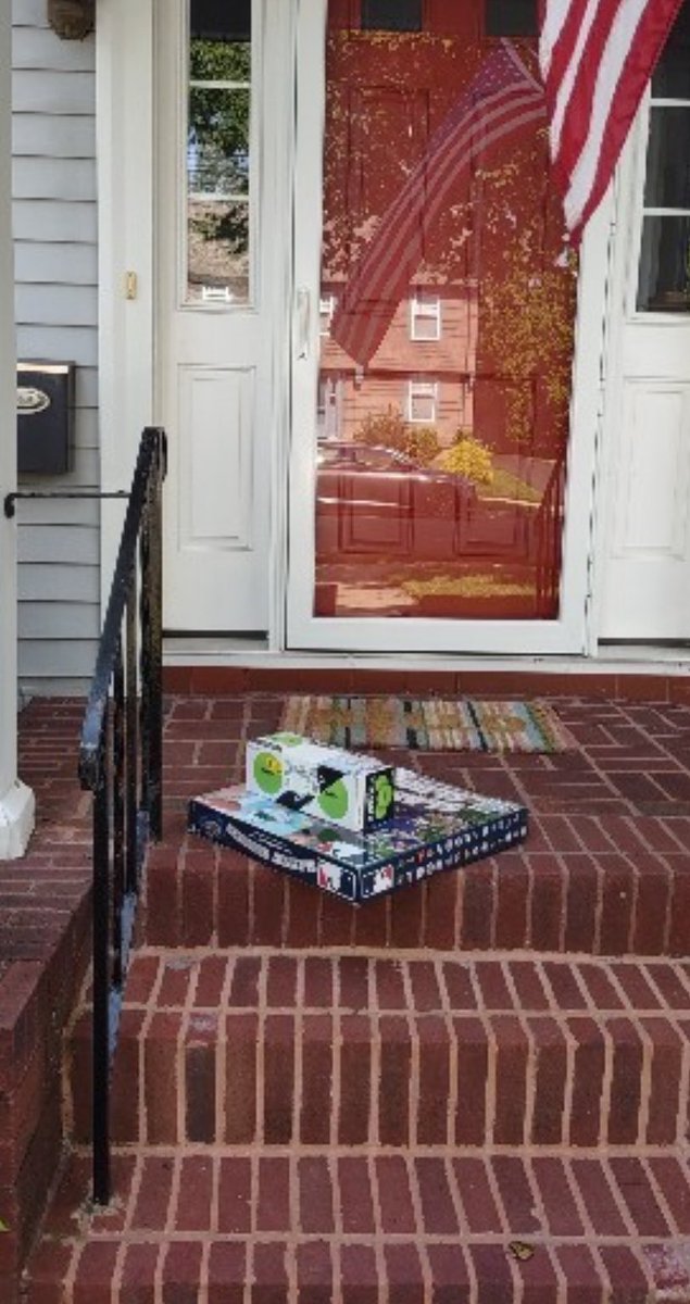 bkaydw's tweet image. Amazon delivery without that extra plastic wrapping on the outside…just the QR code on the Amazon label…is this new? 
I hope it becomes a trend. 👏🏼

Less plastic is a MUST‼️
#StopSingleUsePlastic 
#wtpBlueResists 
#wtpEARTH