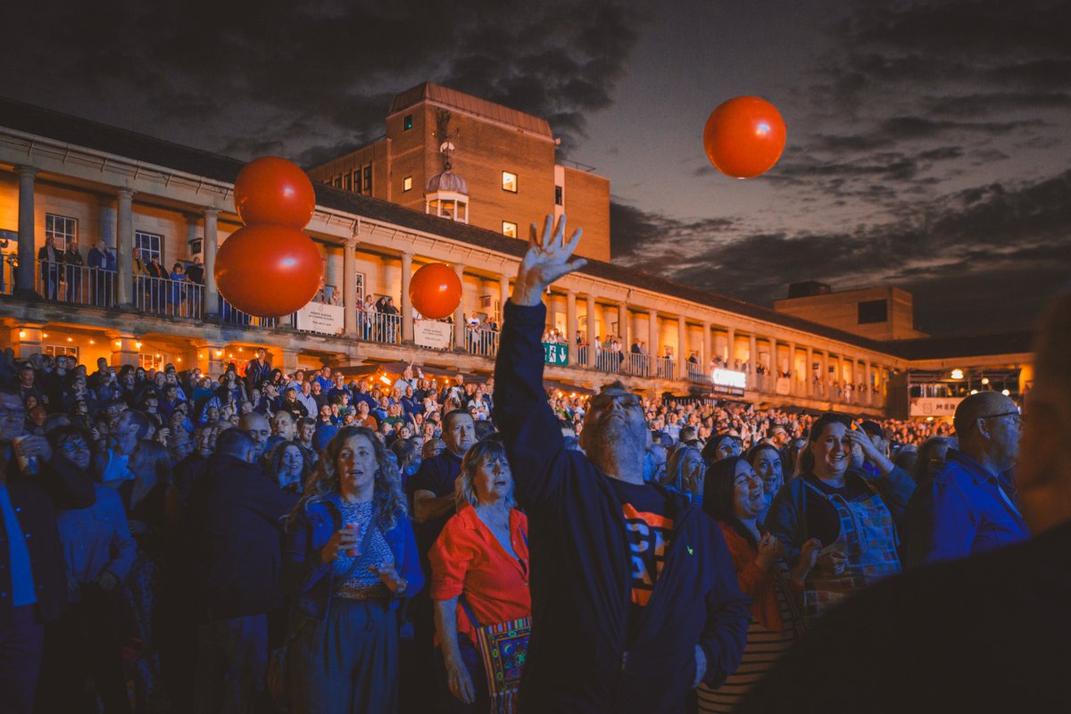 It was a perfect 10 from <a href="/PaulHeatonSolo/">Paul Heaton</a> and @RianneDowney_ at <a href="/TKMaxx_UK/">TK Maxx</a> presents Live at The Piece Hall in the beautiful north tonight!
We loved it so much we're doing it all again tomorrow!
The Piece Hall is back open in the morning for shopping, eating and drinking until 4pm!