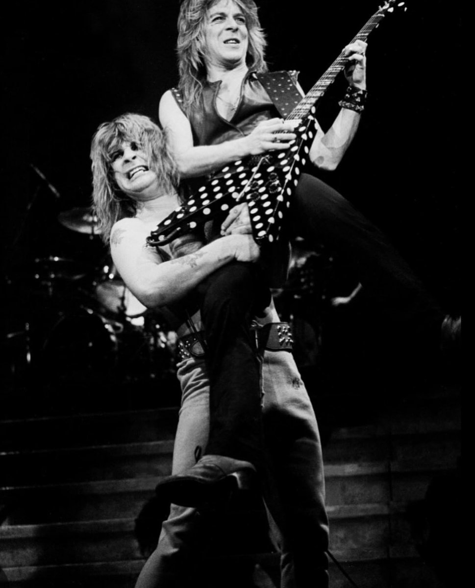 myrick29's tweet image. RIP Ozzy what a ride you had 🚀  🫶👊🤘#legend