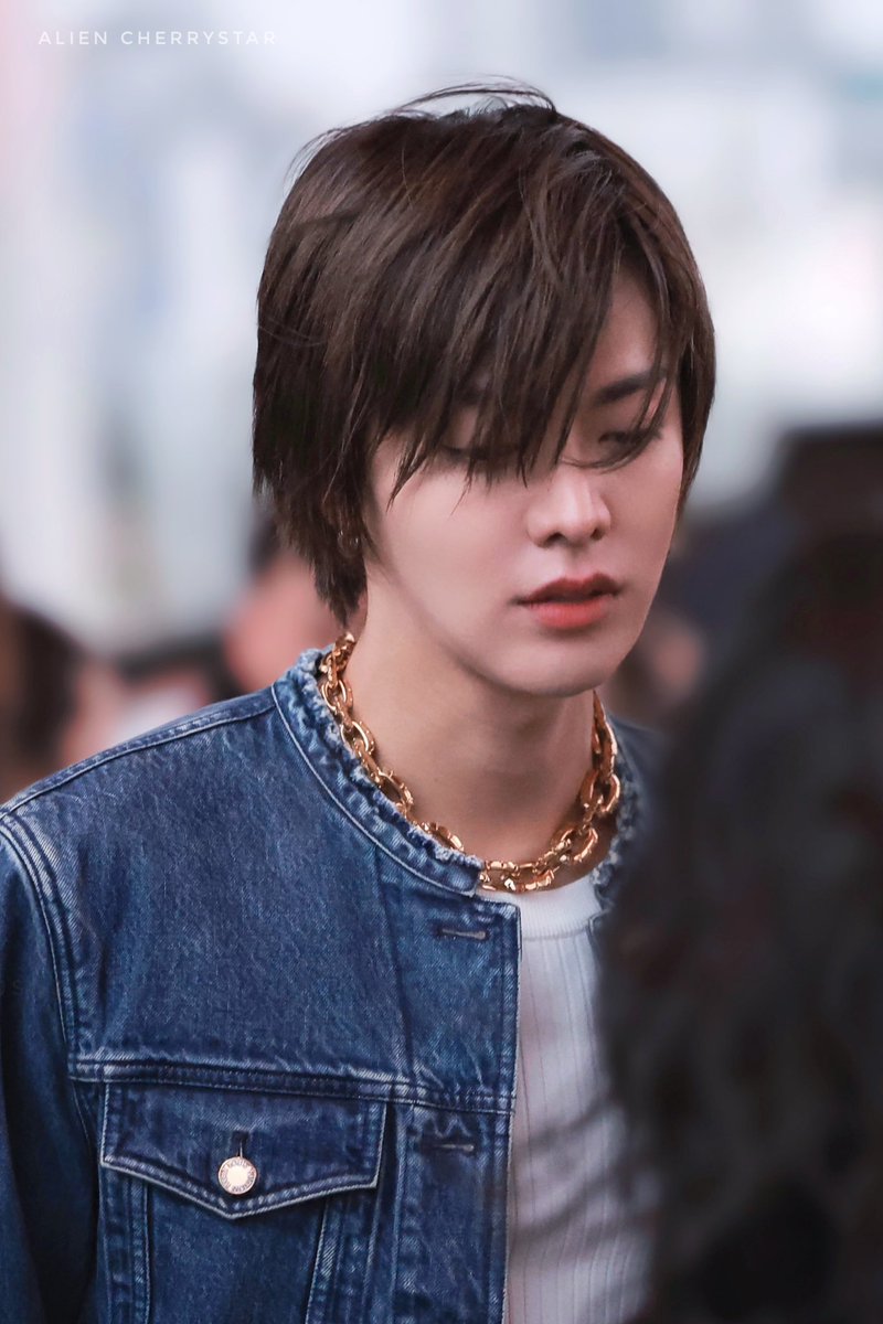 iammyotaro's tweet photo. #ほぼ日YUTA 韓国で催された #LVPrefall23 に参加した #YUTA くんです。風に吹かれて歩いてるだけでも映画のワンシーンのようです。#中本悠太(NCT)
#LouisVuittonxYUTA https://t.co/M3LxzKDuRy