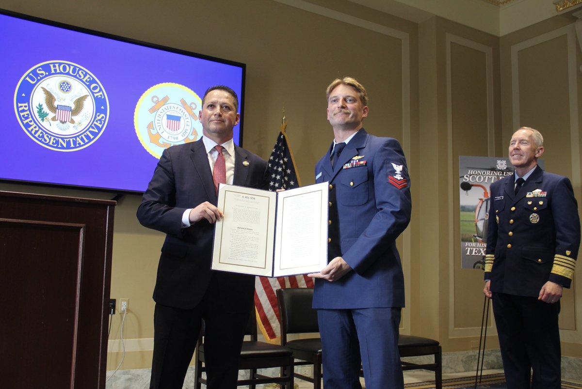 RepTonyGonzales's tweet image. 165 lives were saved during the Texas floods because of @USCG Petty Officer Scott Ruskan’s bravery & selfless commitment to his mission.
It was a privilege to thank, honor, & present him with a Congressional Resolution on Capitol Hill today.
Scott Ruskan is a true American…