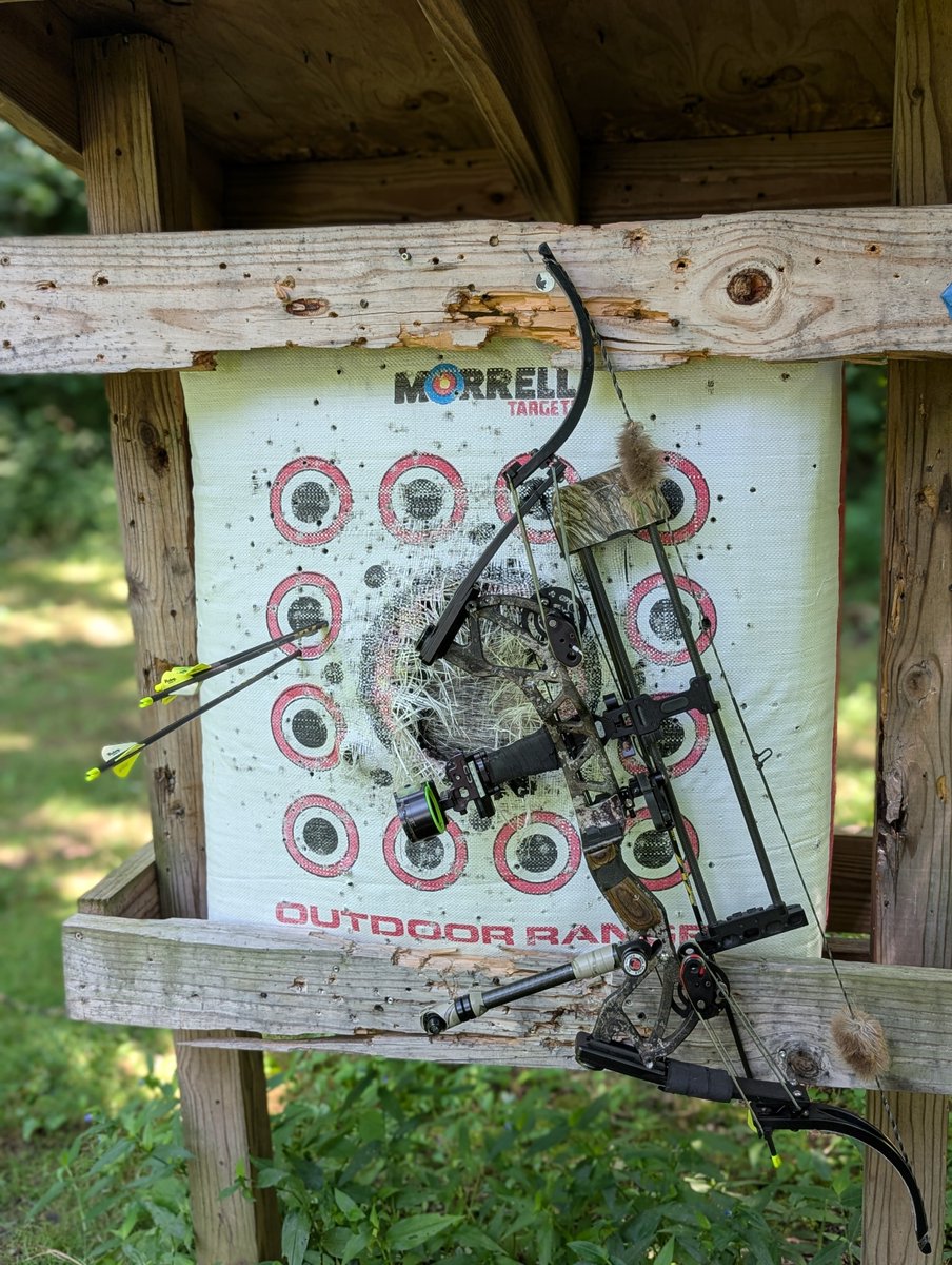 Jethroe111's tweet image. Putting in the Proof of Work.
This is an extreme backpack elk hunt w/ bow. I'm often the only person in a 5 mile long valley, and it is not a place to fuck up. Already going over gear, locator beacon, rations, and physical conditioning, including sighting in bow.