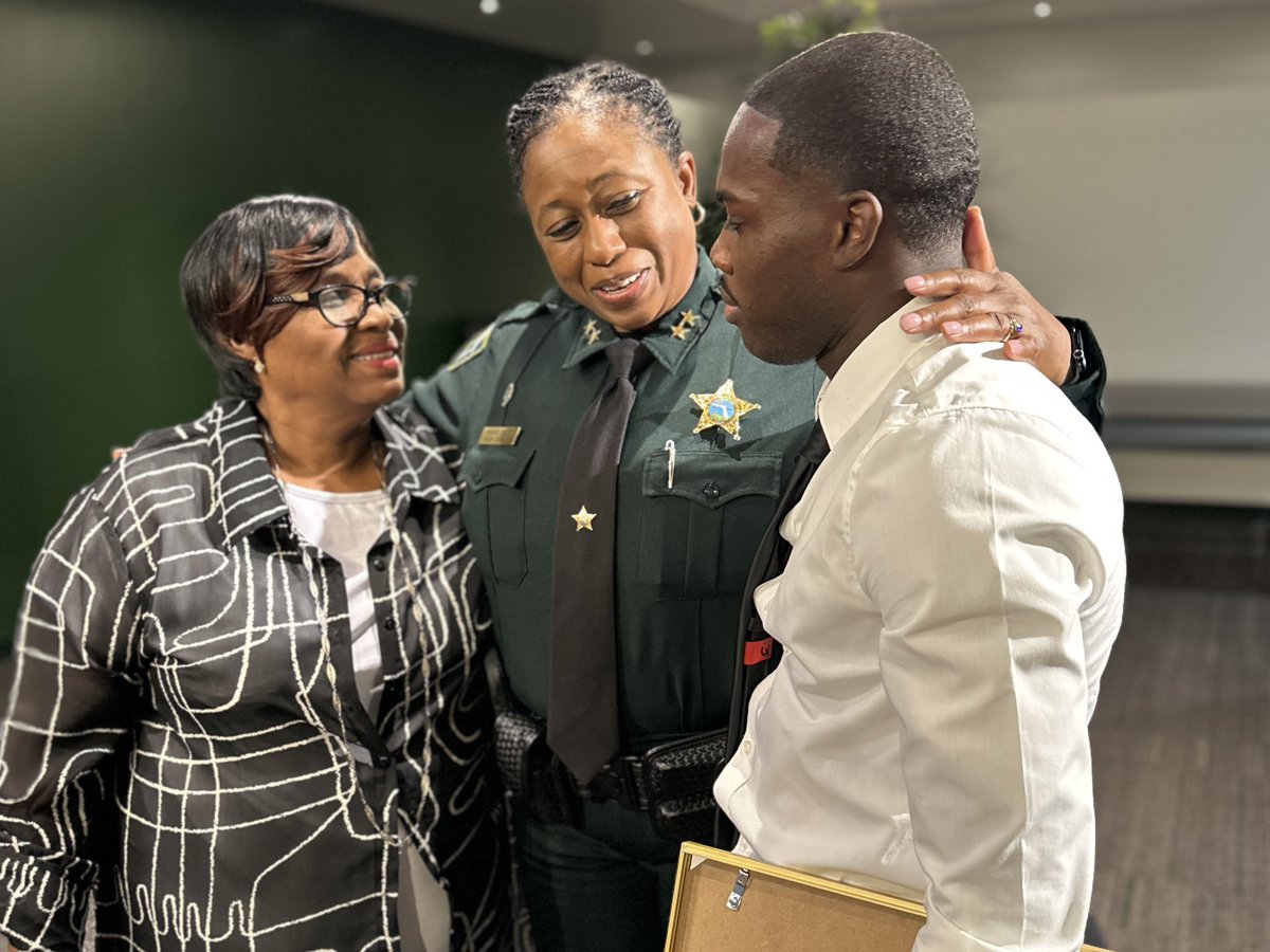 OrangeCoSheriff's tweet image. Congratulations to the newest graduates of our Civilian Police Academy! ⭐️
These community members met one night a week for seven weeks to get an inside look at how the Orange County Sheriff’s Office works to keep our community safe.
You are all part of the OCSO family now, and…