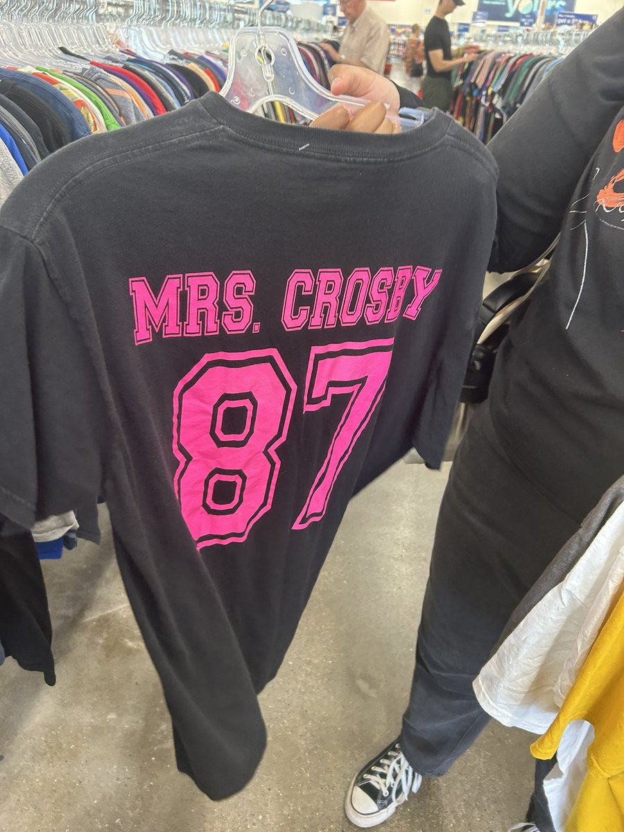 thefratelleafs's tweet image. may have pulled the craziest thrift find of all time today