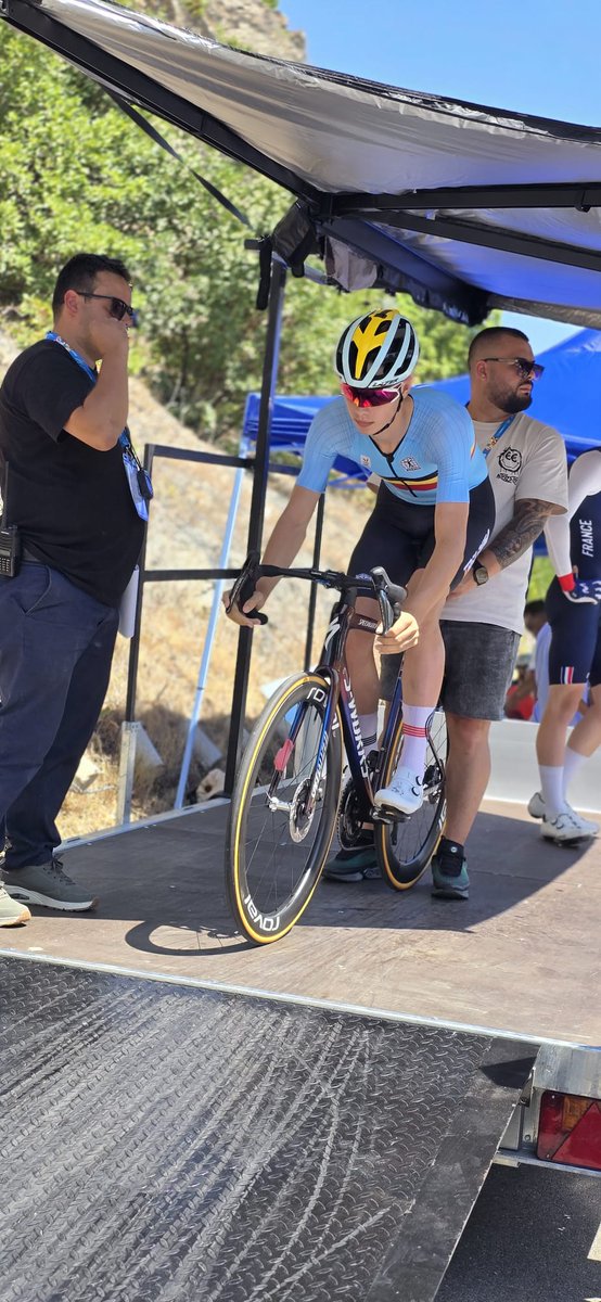Great performance by Sander Willems at the European Youth Olympic Festival as he stormed to a beautiful 🥈 medal in the Time Trial in Skopje 🇲🇰 👏
In the Girls' competition Anna Meeusen was our 1st finisher at a 14th place 

#EYOFSkopje2025 #EYOF2025 #TeamBelgium