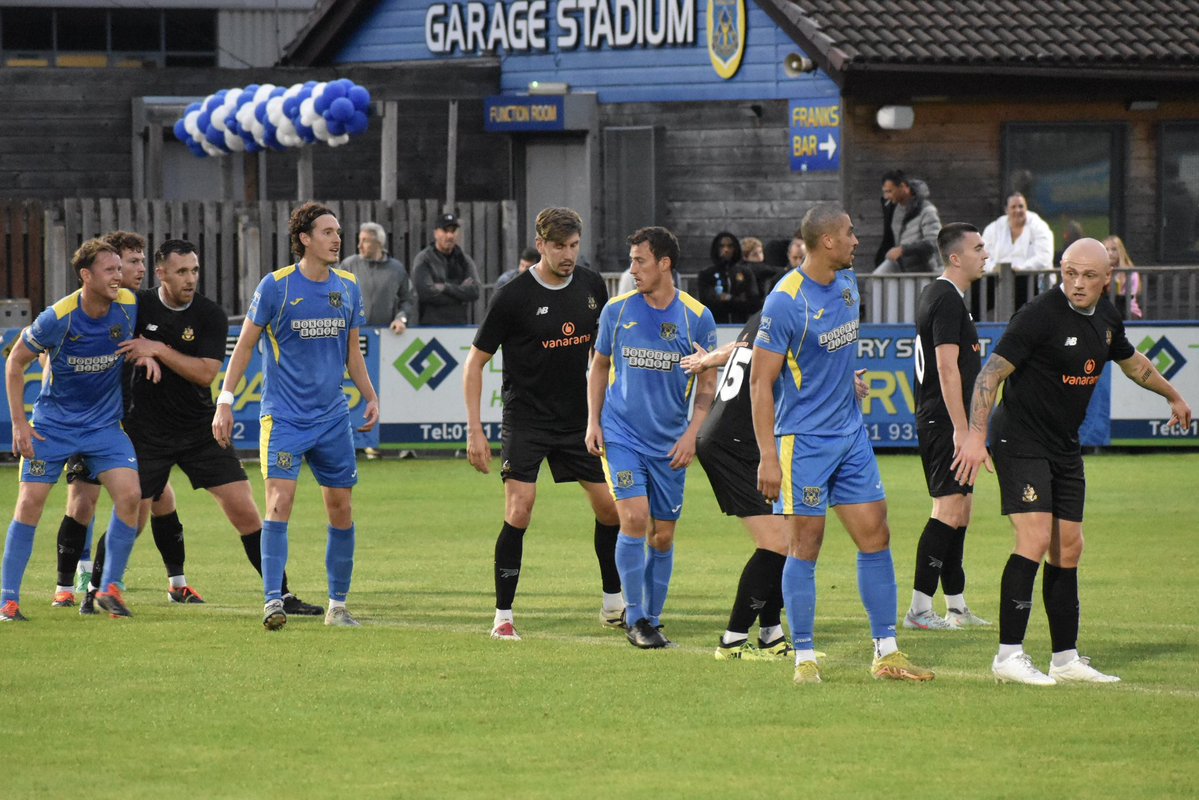 paulmoran62's tweet image. Set of pictures from tonights friendly at the @BerryGarage Stadium were the final score was @Bootle_FC 1-2 @southport_fc
There are a full set of pictures from this game on my Facebook page and also my Instagram (paul.moran.62)