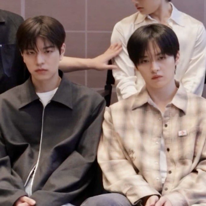 Shinbal4's tweet image. 노노 왜이렇게 작아
정작 미니는 어깨깡패임