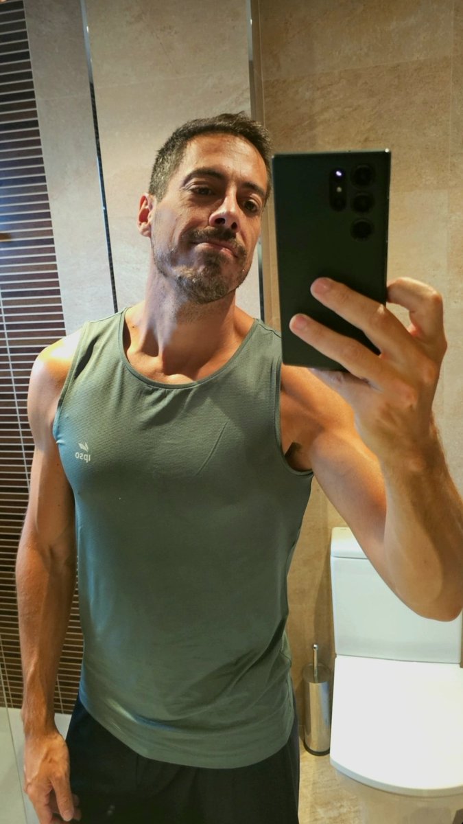 La vuelta a #CrossFit después de 2 semanas de vacaciones ha sido menos dura de lo que pensaba. Esperando las agujetas de mañana hasta próximo aviso. ✌🏻