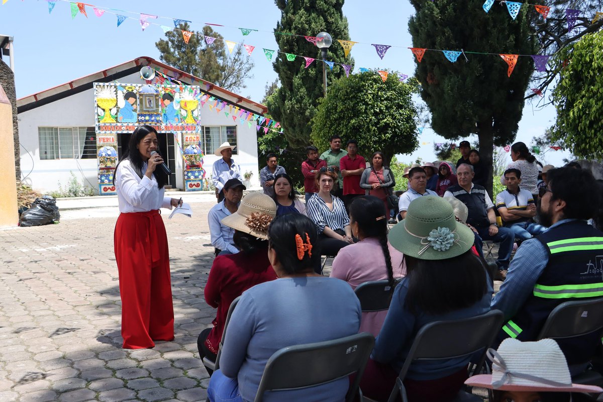 #AriadnaAyala, presidenta de Atlixco, acompaña al equipo del Centro INAH Puebla en la supervisión de la restauración del Templo de San Juan Bautista, en San Juan Ocotepec.
Juntas y juntos protegemos el patrimonio que da identidad y orgullo a nuestro querido Atlixco.