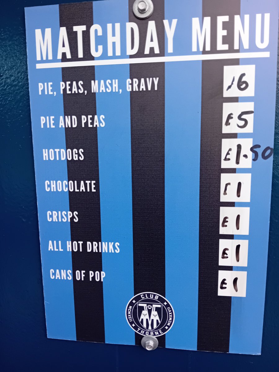 AWilsonmhealth's tweet image. Football @clubthornecoll
3 - 2 @sheffieldfc this evening
Good game. Great goal from Lewis Walker to win it, from distance
First class pie, peas & mash again and a lovely 9 week old @nonleaguedog
@HendoRelish delivered for the new 鈿斤笍 season
#football #NonLeague #Sheffield