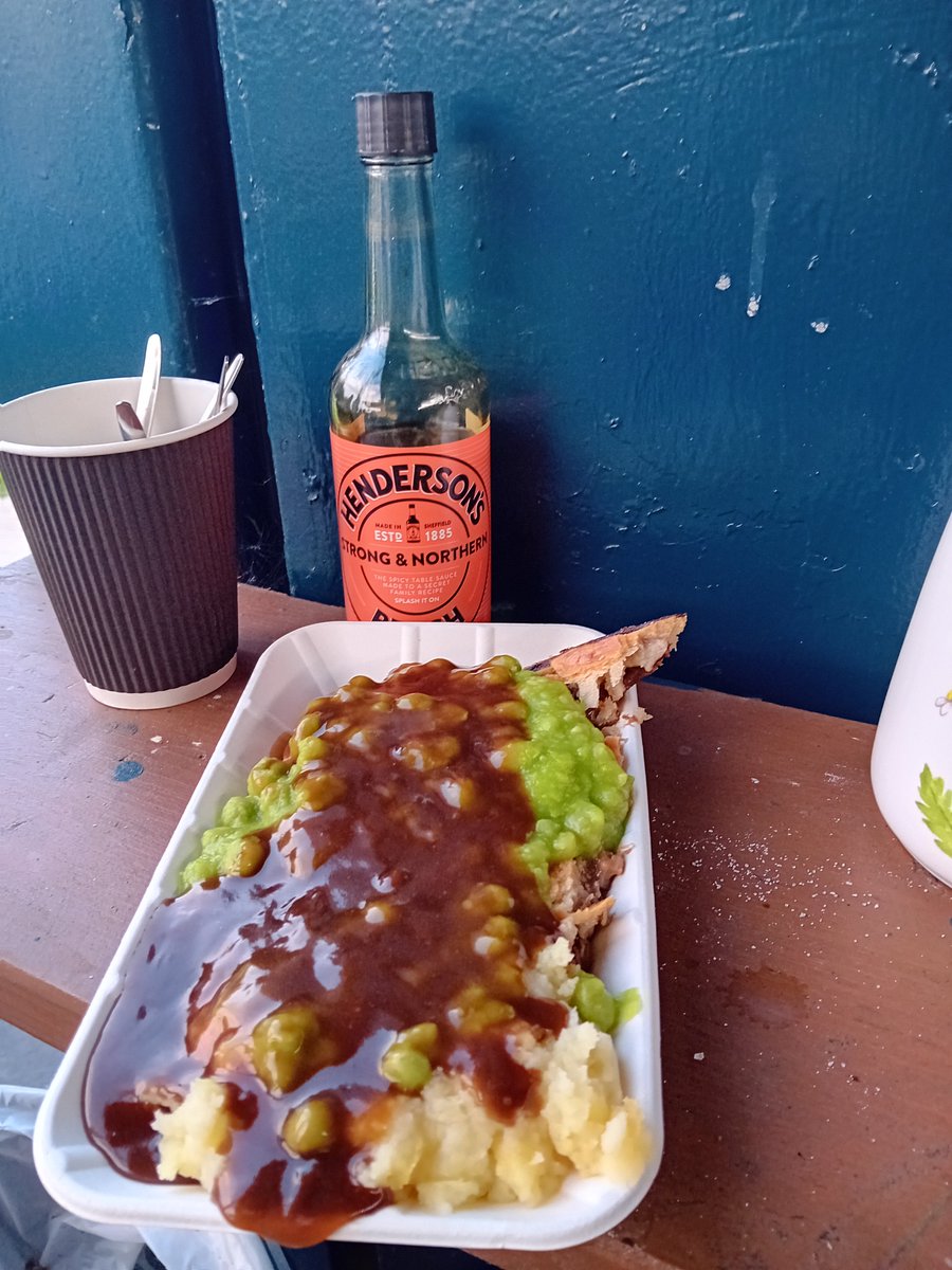 AWilsonmhealth's tweet image. Football @clubthornecoll
3 - 2 @sheffieldfc this evening
Good game. Great goal from Lewis Walker to win it, from distance
First class pie, peas & mash again and a lovely 9 week old @nonleaguedog
@HendoRelish delivered for the new 鈿斤笍 season
#football #NonLeague #Sheffield