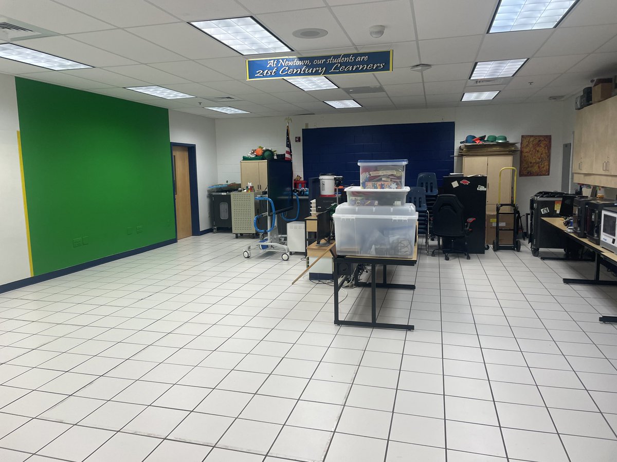 KevinRickard4's tweet image. I got the green light to set my innovation lab/live broadcast room back up today. Still need to bring the lighting umbrellas out and test the whole system. I did start setting up the new Bambu Lab XI Carbon 3D Printer we got.