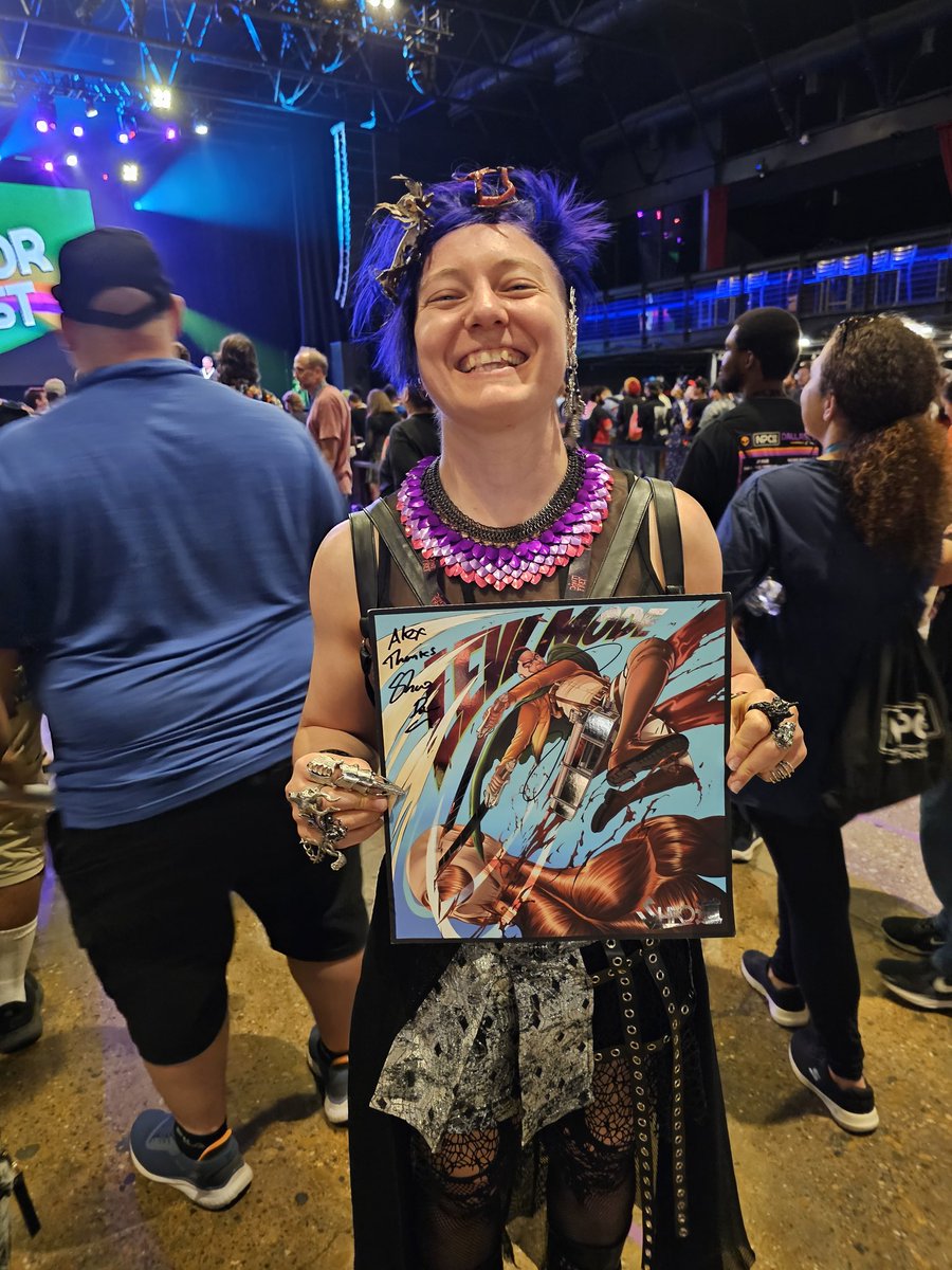 alexcrudie's tweet image. Merch haul from #NPC2025
I got the run run shirt by accident because of a misunderstanding at the merch table (I wanted the hoodie) 🤣 but it's sooooo cozy, and I absolutely love it ❤️💓💜