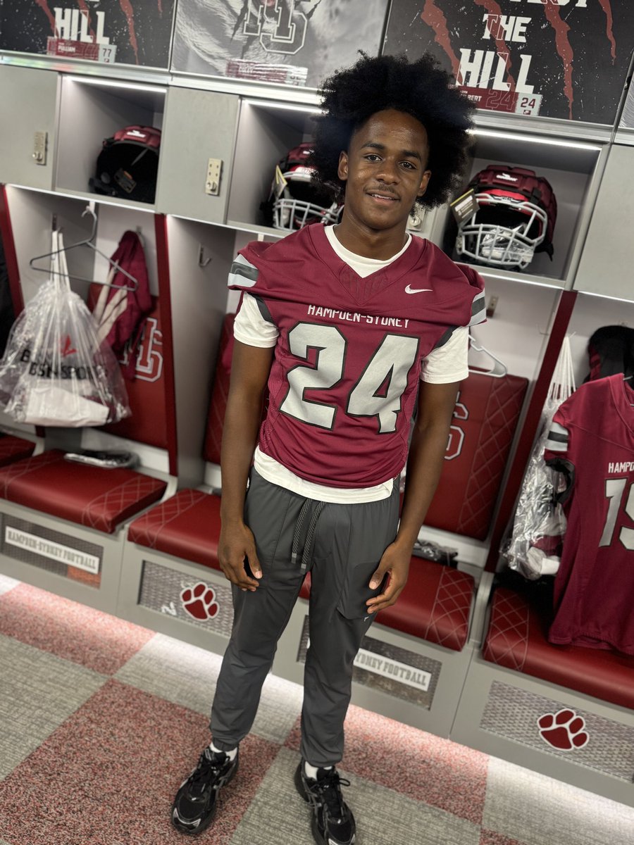 yeahhdatkev's tweet image. I had a great time at Hampden-Sydney college. Thanks for the hospitality @coachpeeg @Coach_Luvara @Coach_bjones44 @TheBrandLSA @Coach_Coates32 #NPS