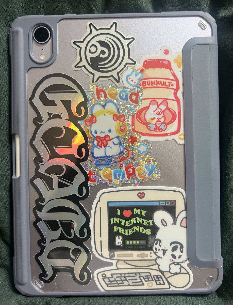 amouvve's tweet image. decorated my ipad mini except i didn’t actually sticker any stickers down cuz i have commitment issues