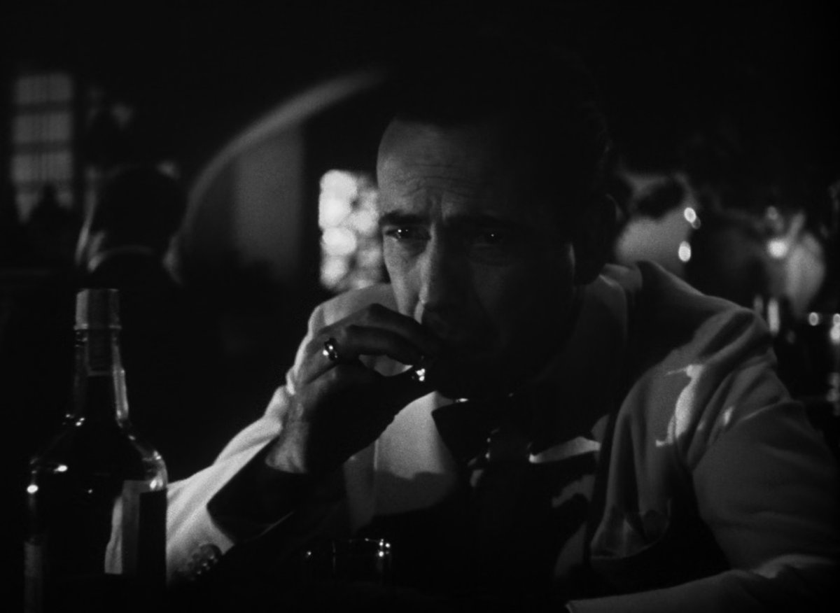 CIGARETTEMOVIES's tweet image. Casablanca (1943) - 0:38:46
Dir. Michael Curtiz
Runtime 102 minutes
🚬 x 124, or one cigarette every 0.82 minutes
⚠️ REAL SMOKER MOVIE ⚠️
howmanycigarettes.com/casablanca/
