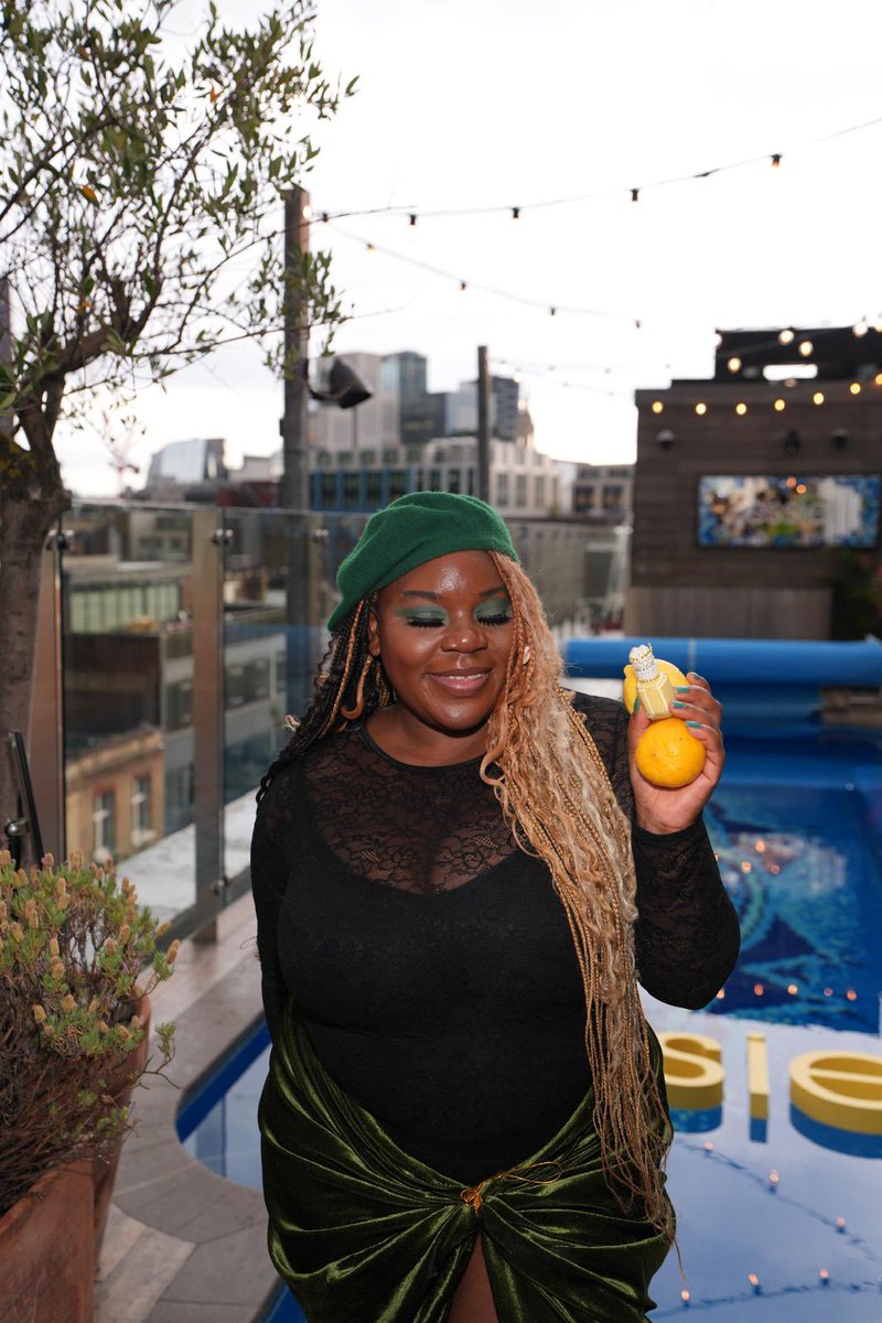 GeekyCassie's tweet image. A day with @essie #ad
I have so many pics and I love them all!
#rivierarush
@Tazziii @BillieTrixx_ and I look like like we are about to bring back Eternal