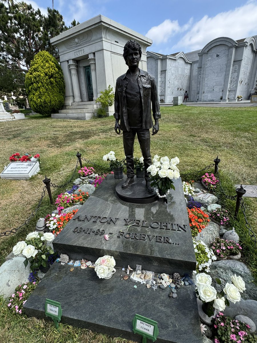 CBCCPodcast's tweet image. At Anton Yelchin's gravesite in Hollywood Forever Cemetery, someone has placed a Leonardo TMNT action figure.