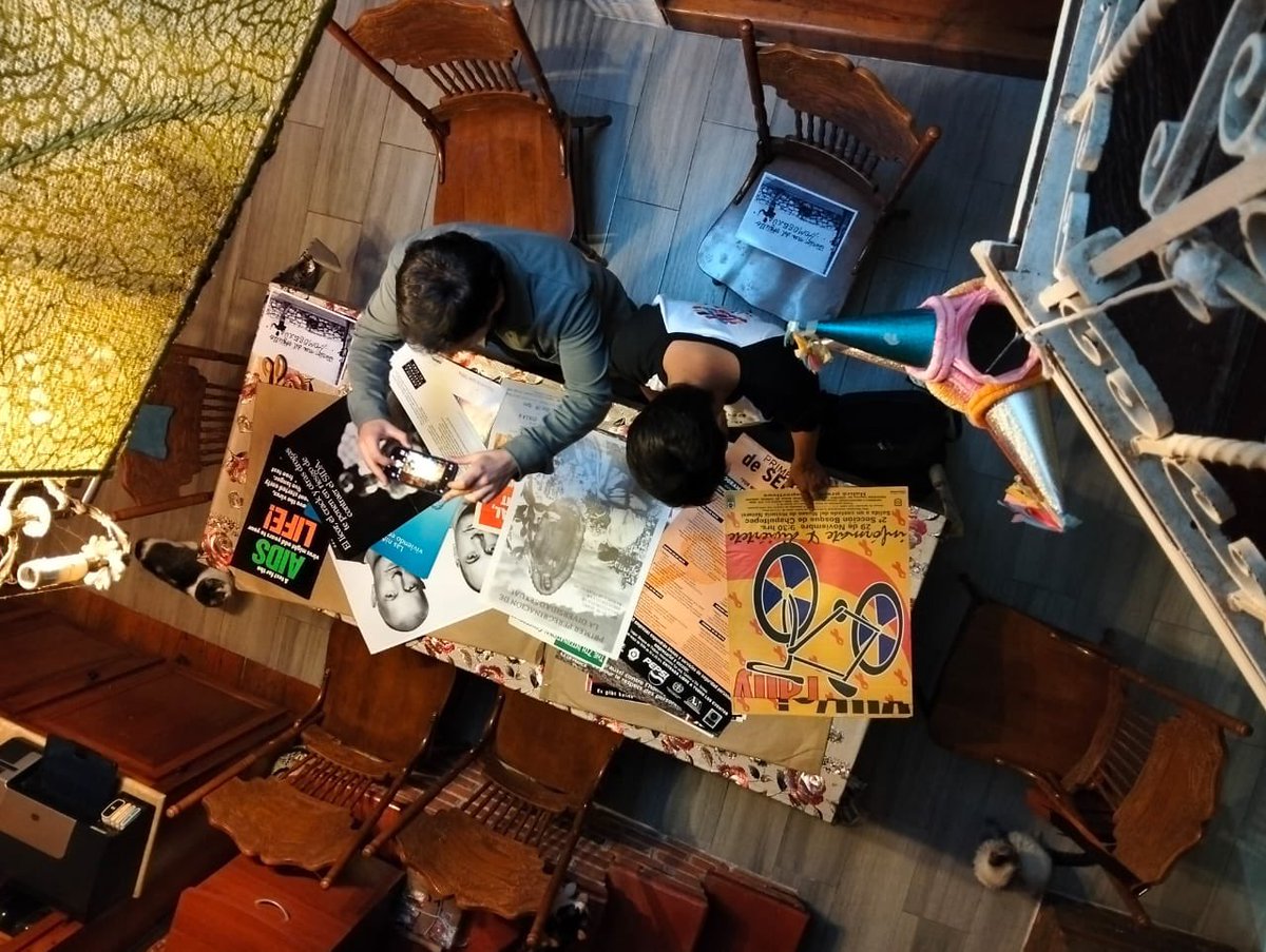#SignsOfPride 🕊️📣 Entre risas, cajas y recuerdos, articulamos esfuerzos desde Yaaj en conjunto con LLYC MX🇲🇽<a href="/LLYC_Global/">LLYC</a> y <a href="/colectivosol/">Colectivo Sol AC</a>, para reactivar al presente algunas de las pancartas originales de las primeras marchas LGBT+. En estas sesiones, desde la virtualidad como en