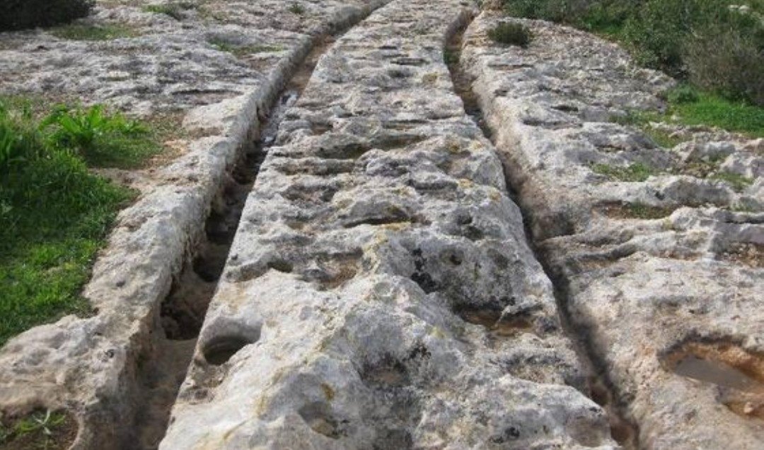 QDrop2450's tweet image. Rut tracks made by the repeated passage of wheels (were they wheels?) of some type of ancient vehicles from ALL OVER THE WORLD.
Question is: What type of "vehicles" did this? 🤔