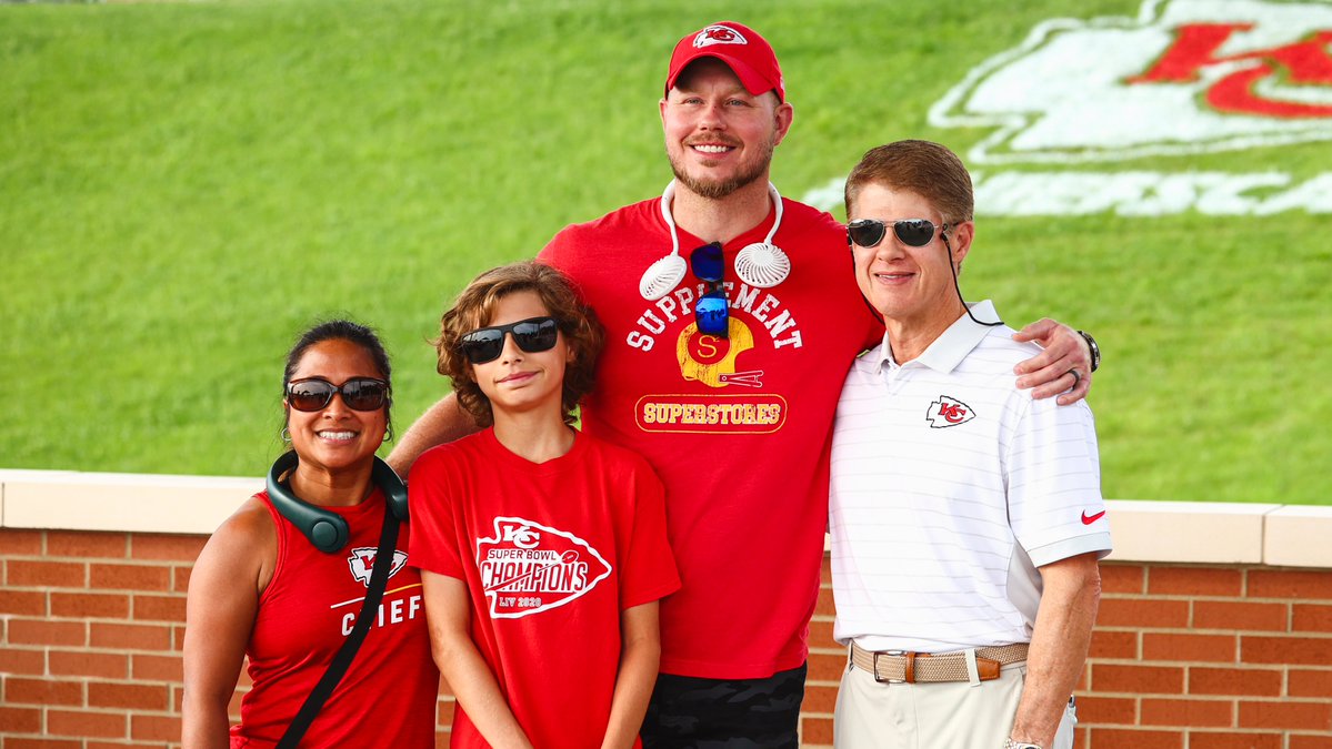 Chiefs's tweet image. Football and flapjacks 🥞
A big thank you to our Season Ticket Members for helping us kick off Chiefs Camp at today's pancake breakfast!
