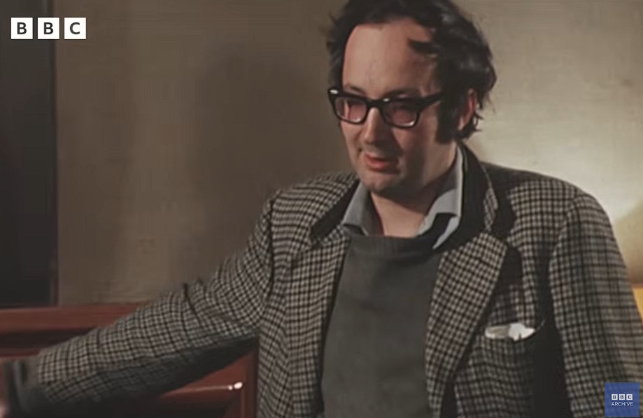 AcademicAgent_X's tweet image. This madlad declared himself Prime Minister of Hay-on-Wye and declared independence from the UK in 1977, and declared the Hay sausage to be the national sausage.