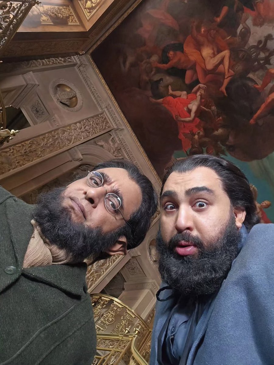 SandmanNews's tweet image. Asim Chaudhry (Abel) shares BTS photo from filming The Sandman Season 2 with Sanjeev Bhaskar (Cain) ⏳