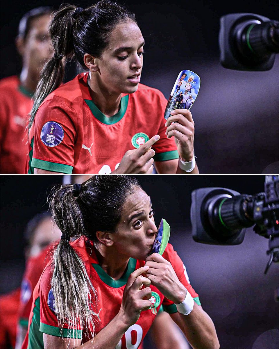ESPNAfrica's tweet image. After scoring Morocco’s equaliser vs. Ghana, Sakina Ouzraoui kissed her shinpads during her celebration.
They had a photo of her family on them ❤️