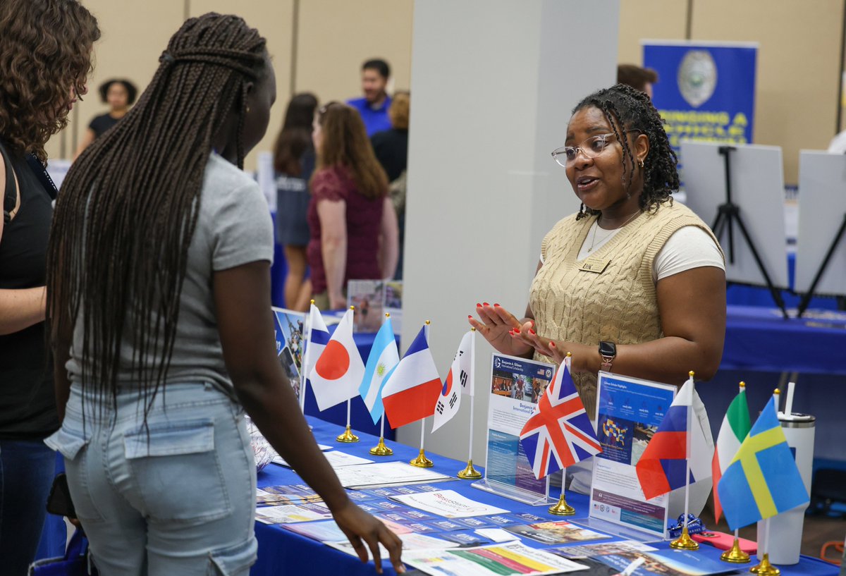 From Harare, Zimbabwe ✈️ Kearney, Nebraska 

Jennifer Gwasira has always followed her curiosity across borders. Now, she’s helping Lopers discover the world, just as she did.

FULL STORY: unknews.unk.edu/2025/07/22/ask…