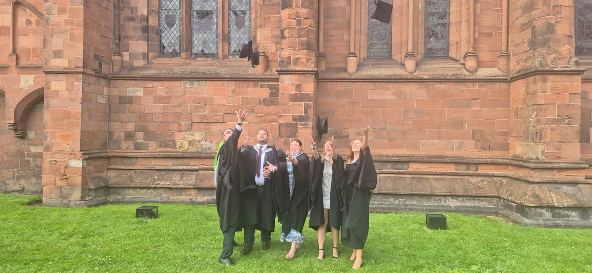 674 mile trip to throw a hat in the air, was it worth it? 100%.
#UniversityofCumbria
#ParamedicScience
#graduation