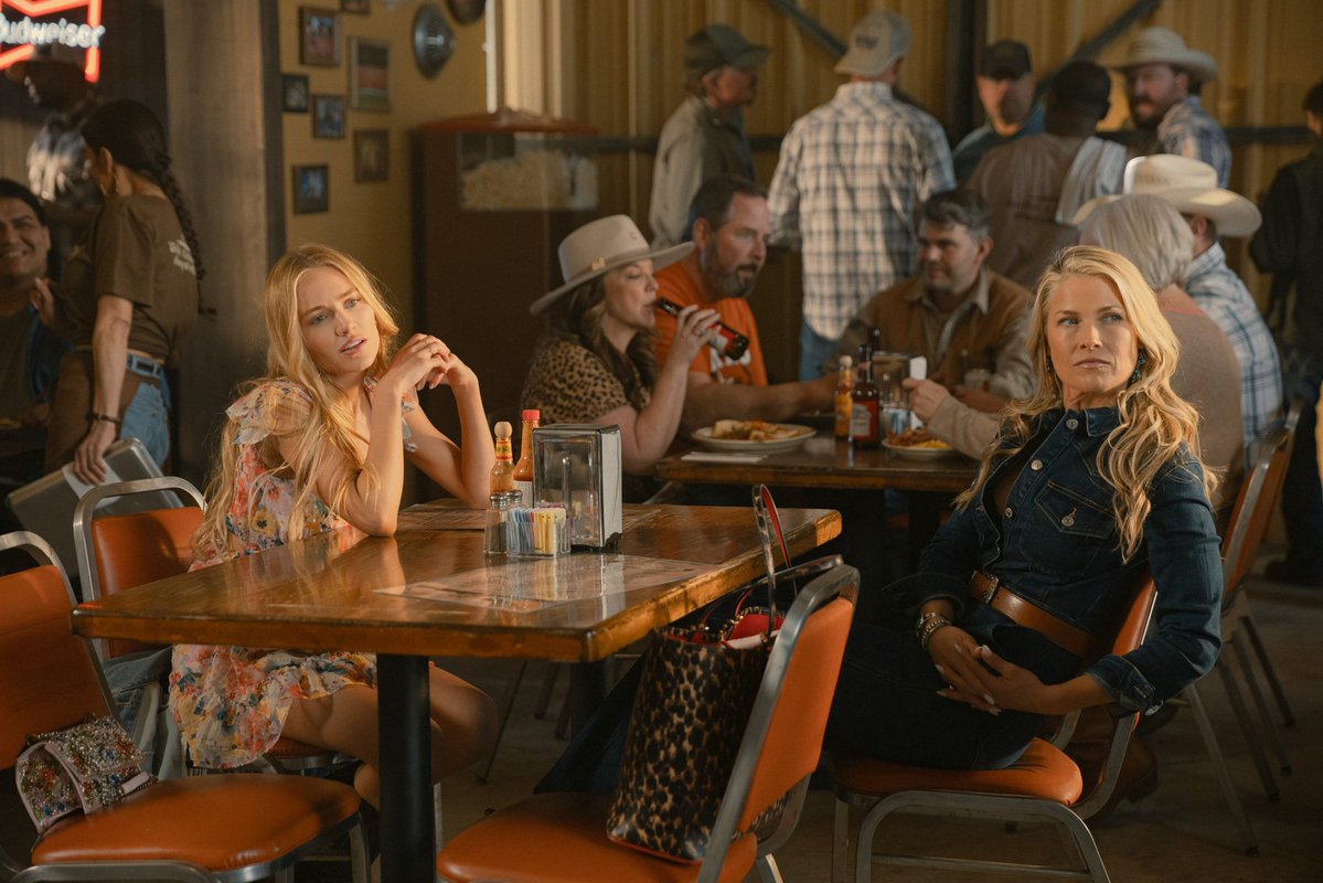 cinepaticoblog's tweet image. 1ª de 'LANDMAN', donde Sheridan pasa de Montana a Texas, pero mantiene sus constantes. Un western moderno, el mito del cowboy se transforma en una figura atrapada entre la tradición y el capitalismo salvaje. La explotacion de la tierra, y las contradicciones del sueño americano.