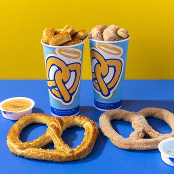 blackmanbubbs's tweet image. If you choose Auntie Ann's over Wetzel's Pretzel.
FUCK YOU!!!!!!
I mean that to my soul.
